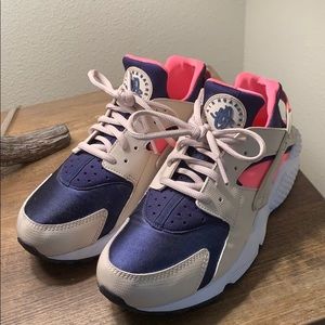 WOMEN'S NIKE AIR HUARACHE